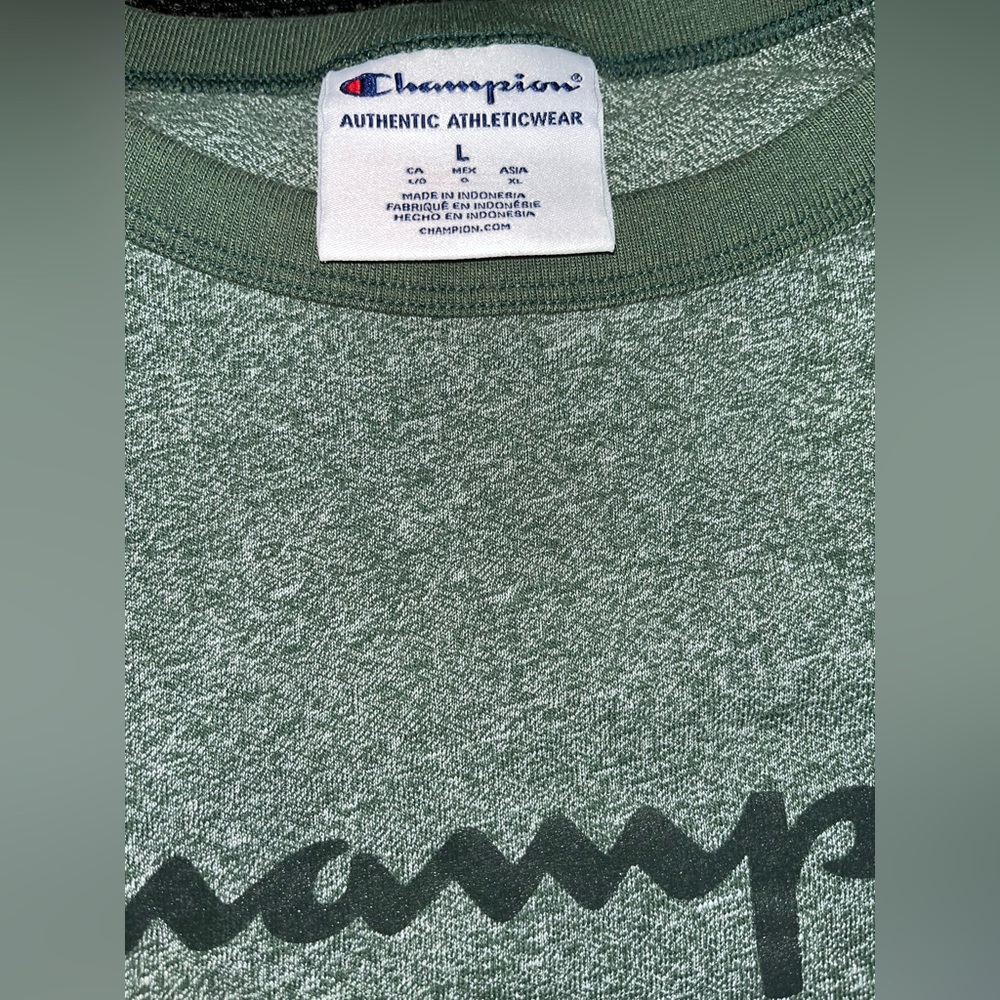 Champion T-Shirt - Picture 2 of 2